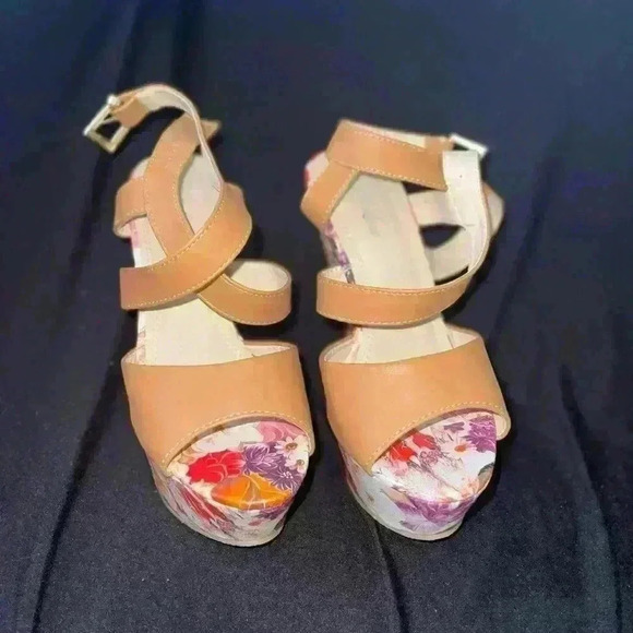 Bella Luna Floral Wedges - Picture 1 of 4